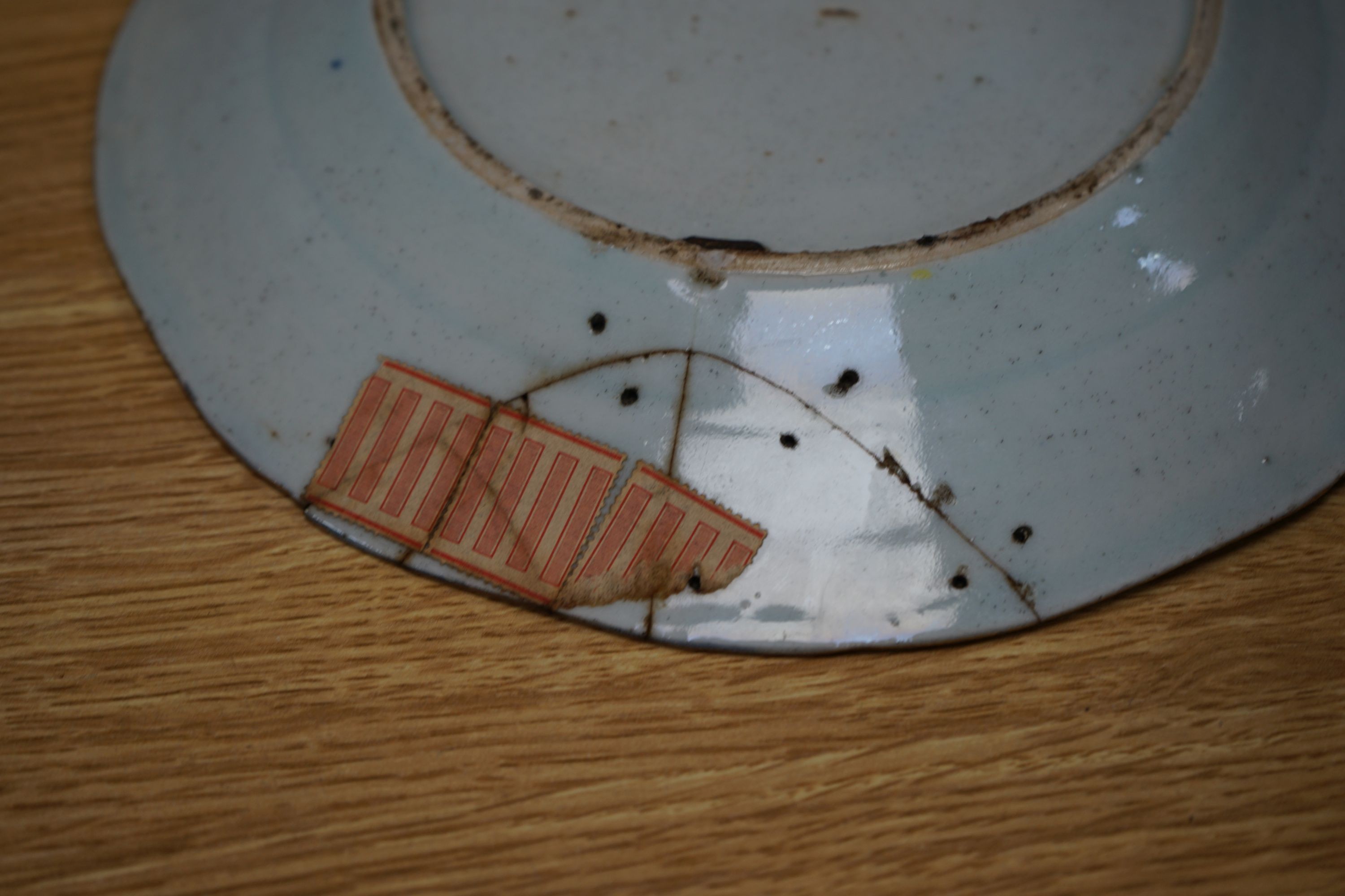 A Japanese blue and white dish, a Chinese blue and white meiping and a clobbered plate 33cm